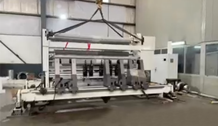 Congratulazioni ai clienti pakistani per l'installazione e il funzionamento di successo della taglierina da soli.